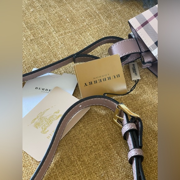 Nova Check Bucket Bag BURBERRY Color: LIGHT ELDERBE
Size: One Size brand new - Picture 6 of 13